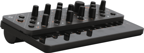 SYNTHETISEUR ANALOGIQUE MODAL 4VOIES 32 OSCILLATEURS